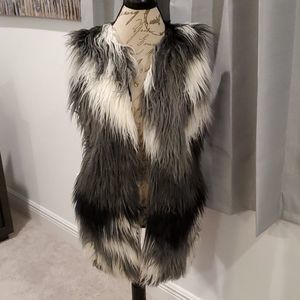 Beautiful European faux fur Anel vest